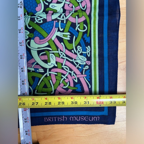 💂🧣🐍Celtic Dara Knot Serpent Folklore Wool Scarf | British Museum | 34” Square - Picture 5 of 16